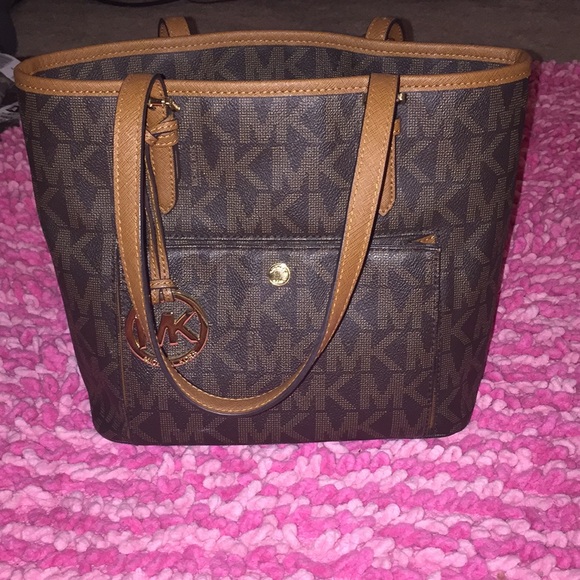 Michael Kors Handbags - Like New Michael Kors Jetset Purse Brown